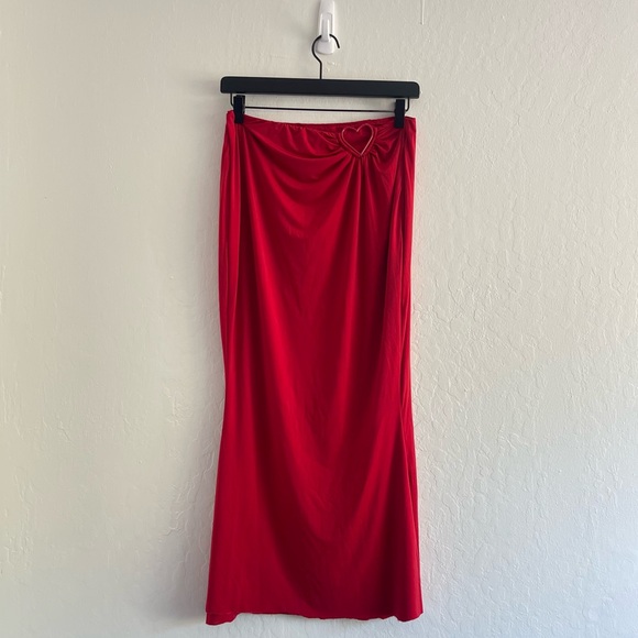 Oh Polly Sabine Mid Rise Maxi Skirt in Fire Red Heart Detail Womens Size 8 - Picture 2 of 9